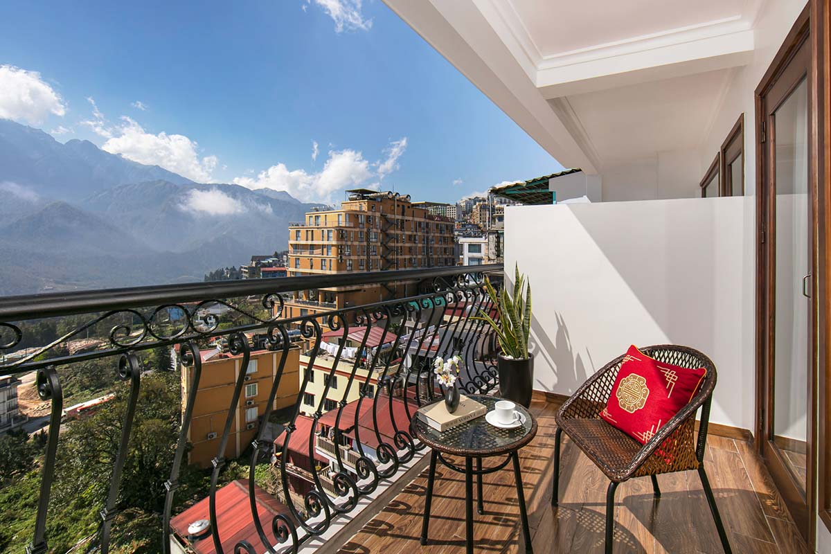 Room balcony at DeLaSol Phat Linh Hotel Sapa with seating and view of the mountain landscape