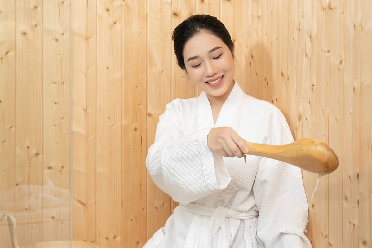 Guest in a bathrobe in the sauna at Phat Linh Hotel Ha Long