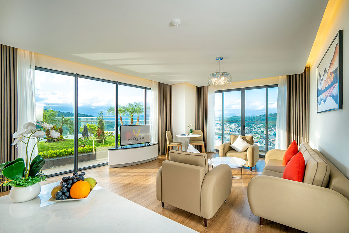 Large suite living area at Phat Linh Hotel Ha Long with terrace and seating area