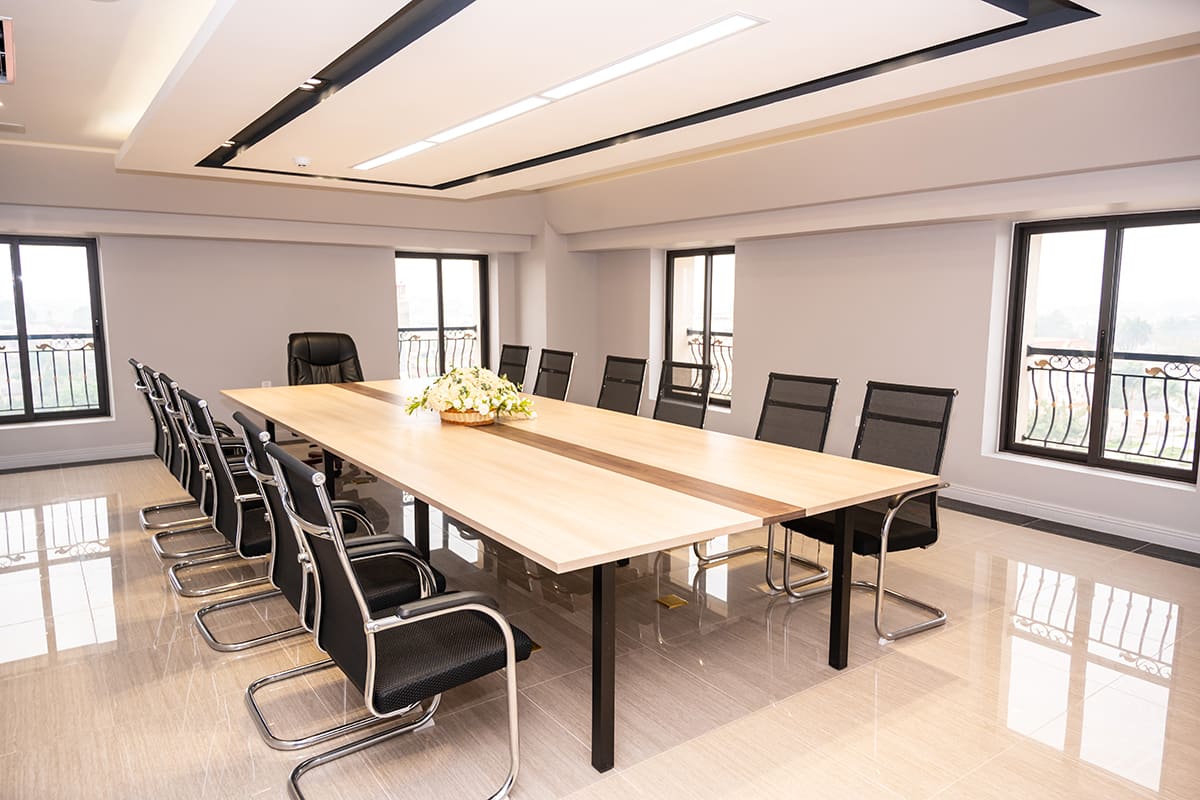 Modern meeting room at Thien An Hotel Viet Yen with long conference table